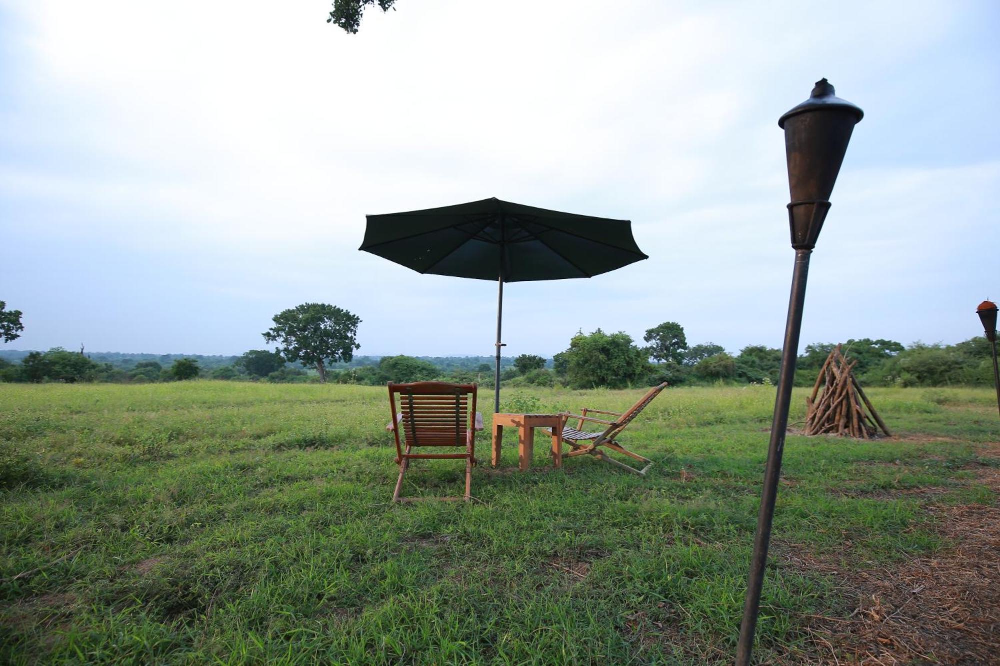 The Campers Lodge Yala Exteriör bild